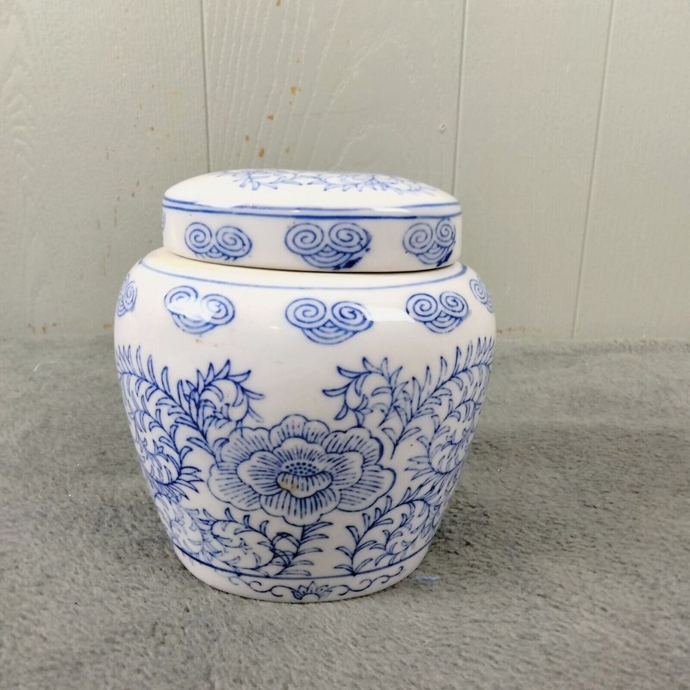 Vintage Blue And White Ginger Jar Excellent Condition